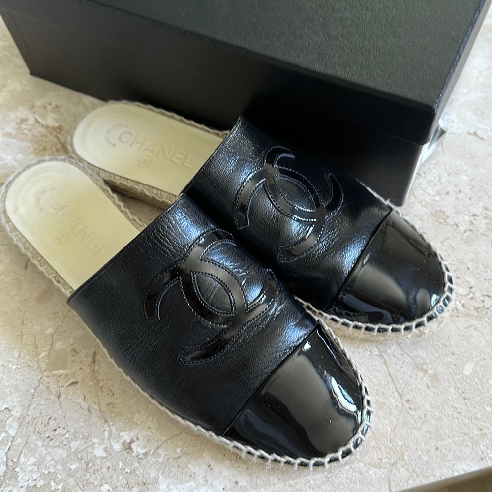 CHANEL Black Leather Flats